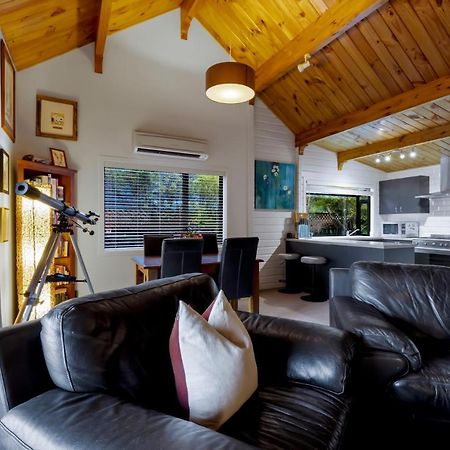 Kereru Cottage, Cosy Log Cabin, Serene Lake & Mountain Views Куийнстаун Екстериор снимка