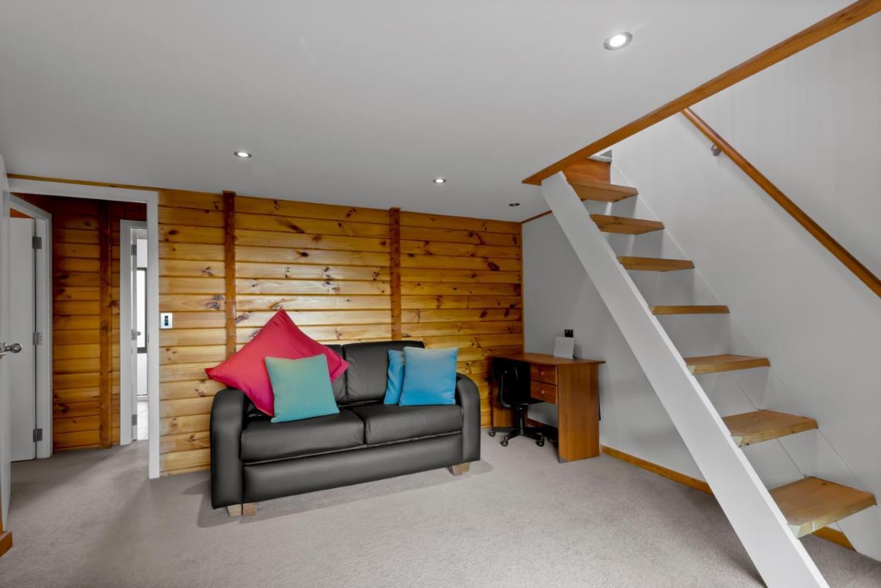 Kereru Cottage, Cosy Log Cabin, Serene Lake & Mountain Views Куийнстаун Екстериор снимка