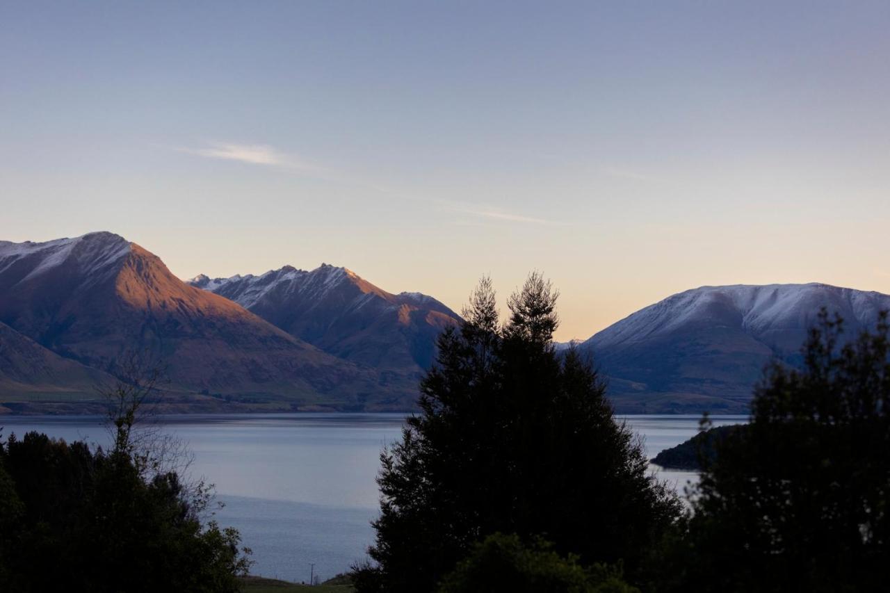 Kereru Cottage, Cosy Log Cabin, Serene Lake & Mountain Views Куийнстаун Екстериор снимка