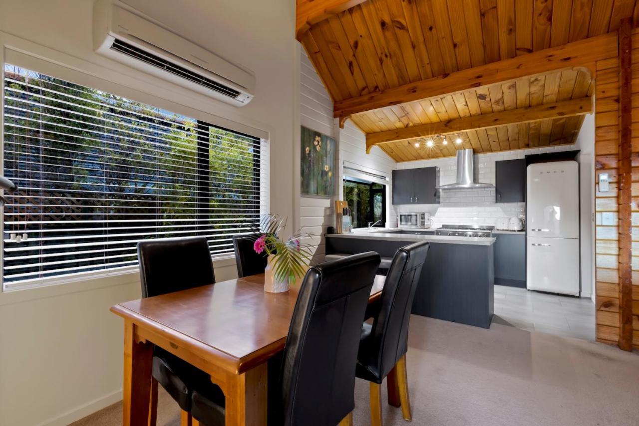 Kereru Cottage, Cosy Log Cabin, Serene Lake & Mountain Views Куийнстаун Екстериор снимка
